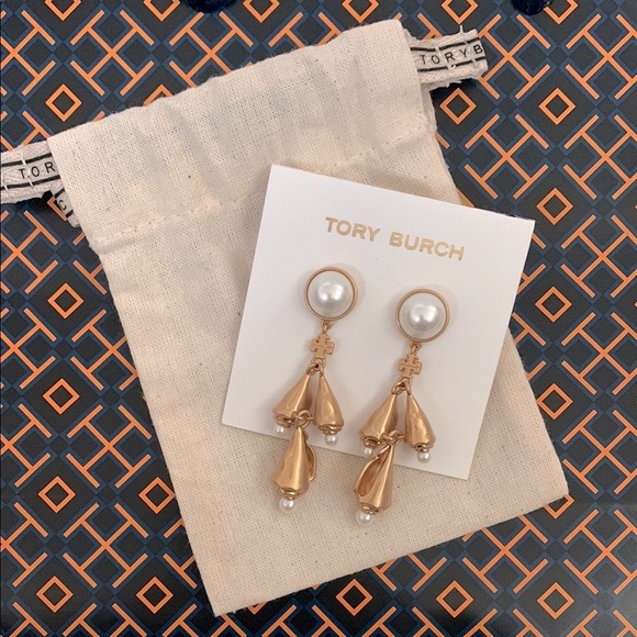 MSRP $178 Tory Burch Gold Drop Stud Earrings with Pearls - Picture 1 of 5